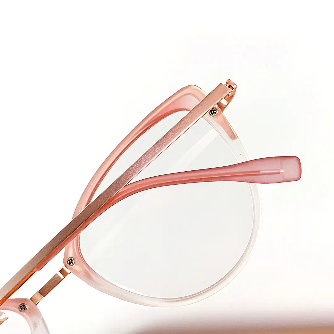 Frame detail of hayes cat eye tr90 eyeglasses cr0122402 in red